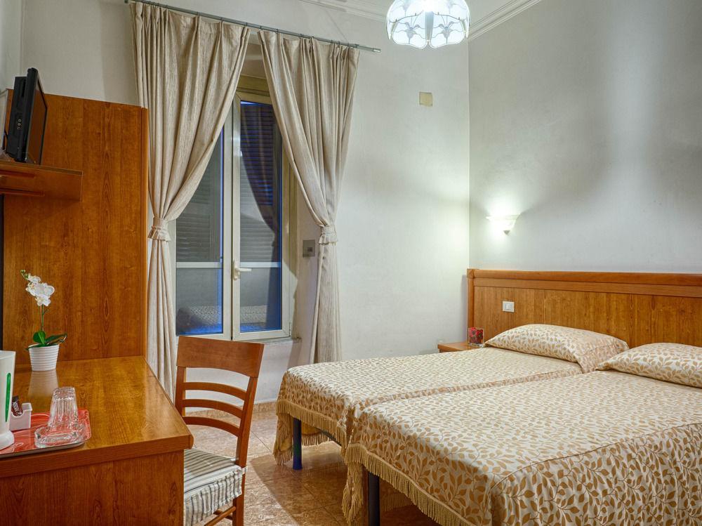 רומא Sunny Guest House מראה חיצוני תמונה