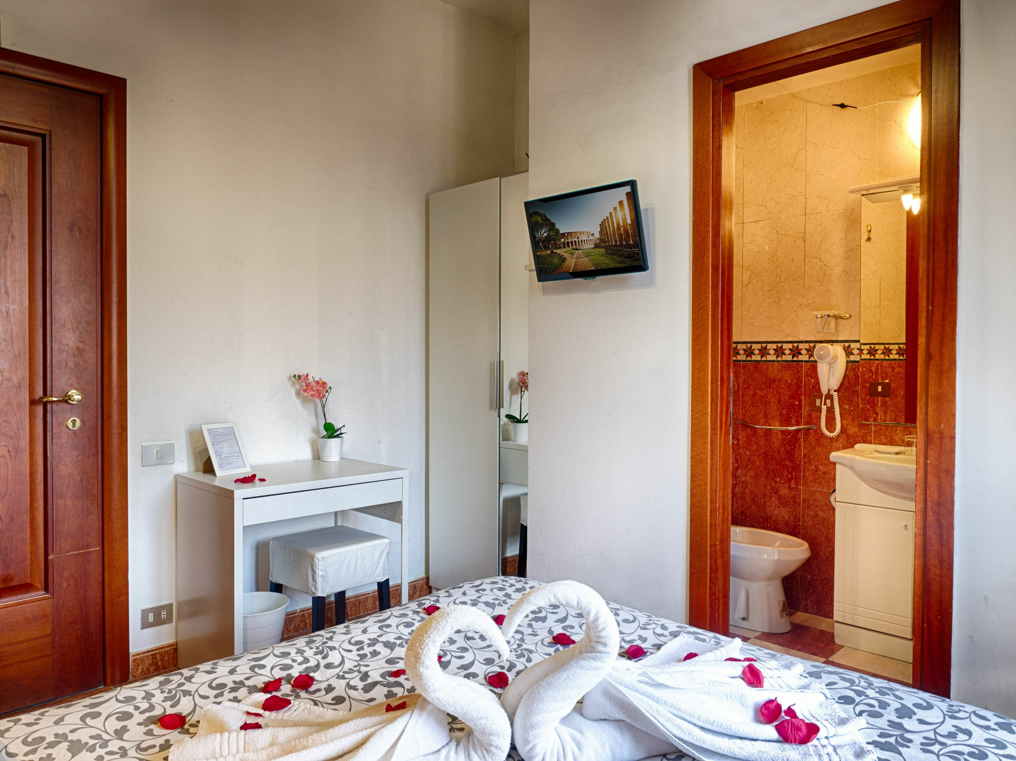 רומא Sunny Guest House מראה חיצוני תמונה